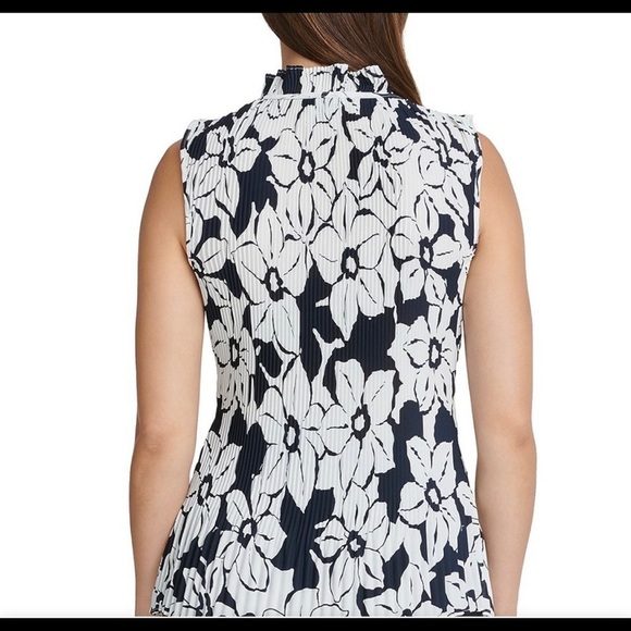 Floral Print Sleeveless Pleated Tie Neck Blouse - Picture 3 of 3